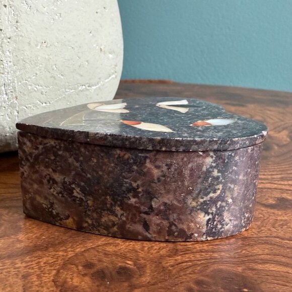 Soapstone Heart Trinket Box Inlaid with Mother of Pearl - Picture 6 of 8